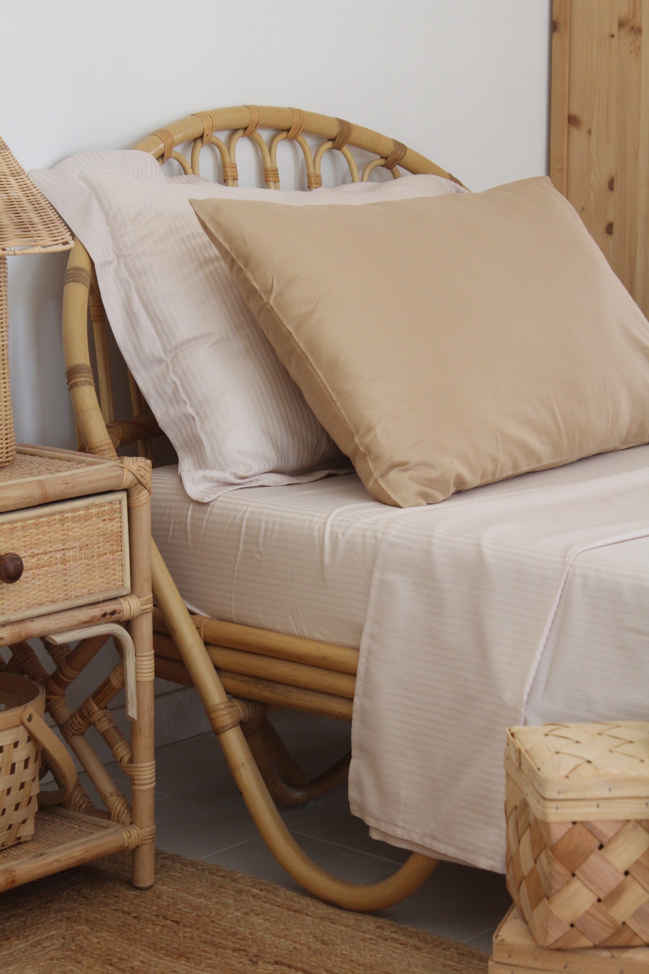 Conjunto de Lençóis de Cetim Riscas Pérola Rosa