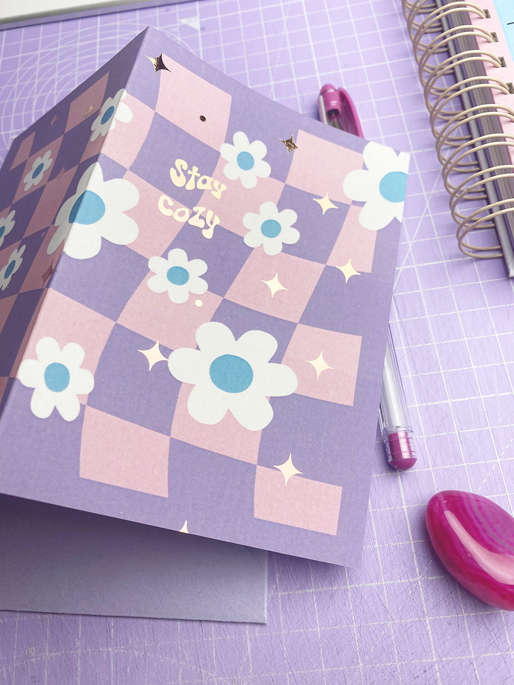 ✦ Stay Cozy ✦ Postal A6 Personalizável