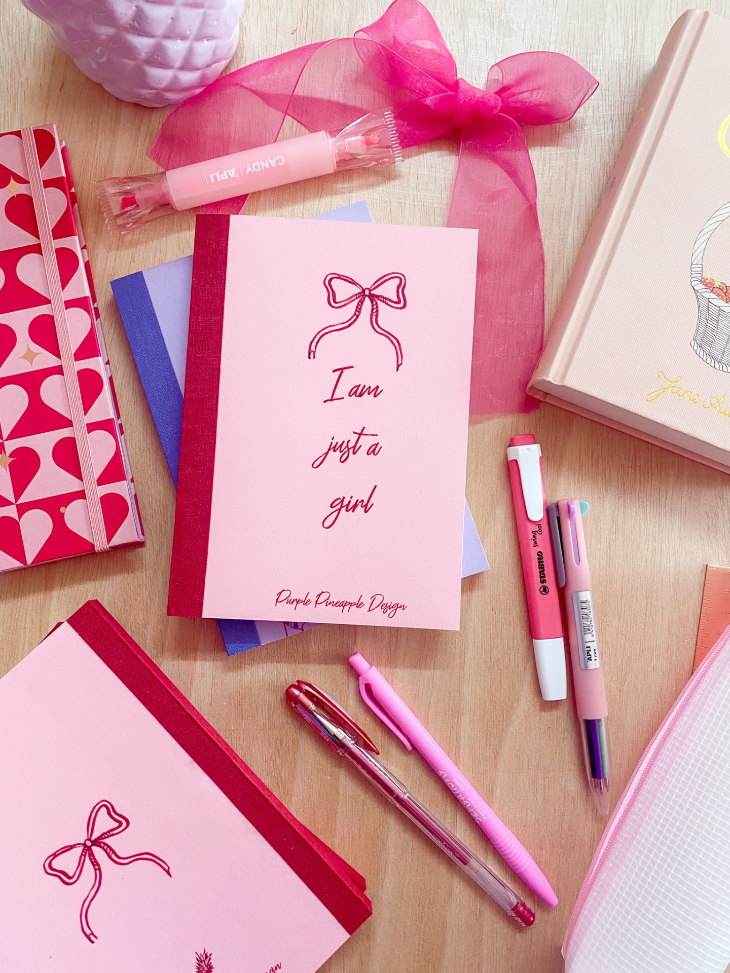 I am just a girl 🎀 caderno A5