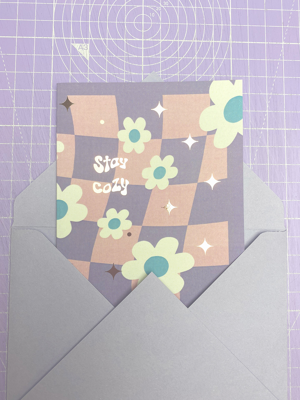 ✦ Stay Cozy ✦ Postal A6 Personalizável