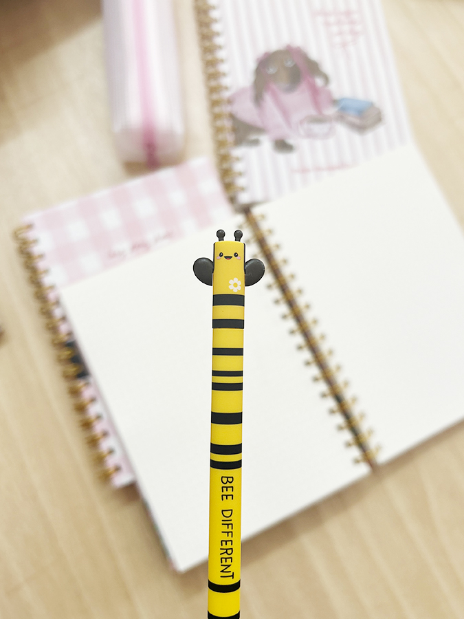 Abelha 🐝  Caneta apagável