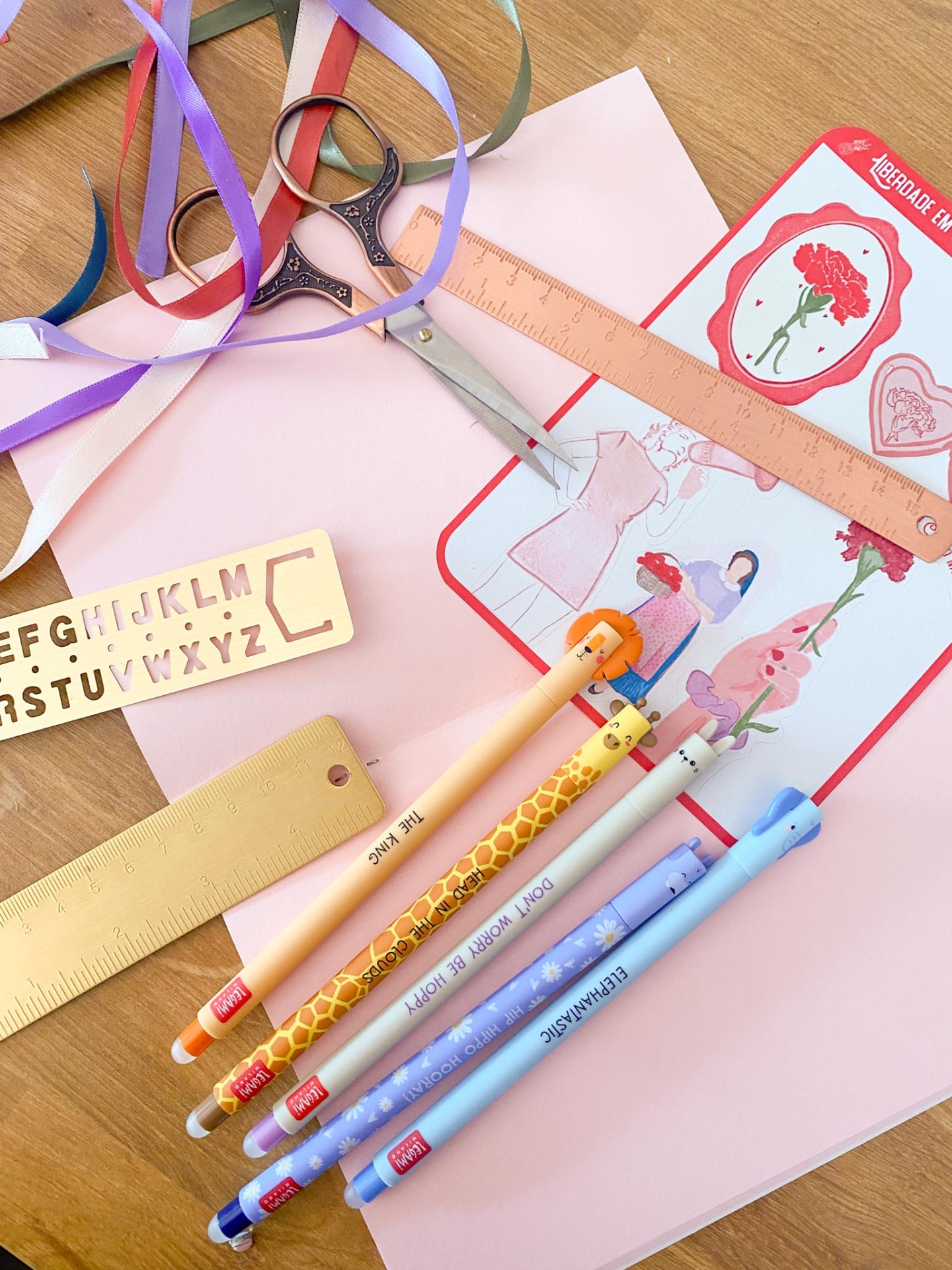 Como criar um moodboard de inspiração em papel (passo a passo)