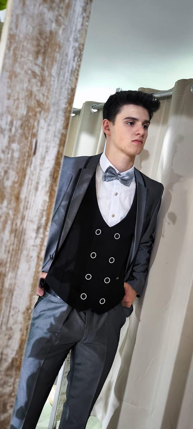 Fato Gilgavin Cinza Brilhante Fato Gilgavin Cinza Brilhante