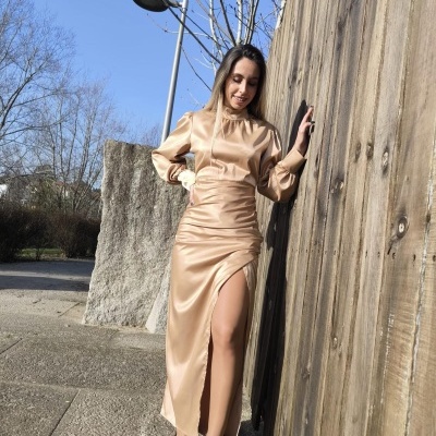 Vestido comprido c/ manga em cetim