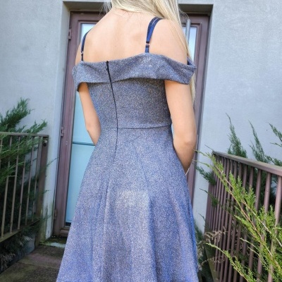 Vestido curto com saia godé e brilhos