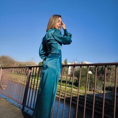 Vestido comprido c/ manga em cetim