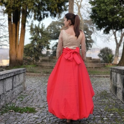 Vestido Nuraulla com saia assimétrica