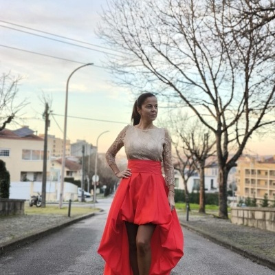 Vestido Nuraulla com saia assimétrica