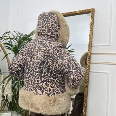 Casaco em Pêlo e Lantejoulas Animal Print