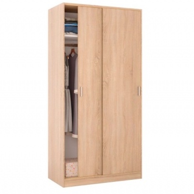 Roupeiro de madeira clara com três portas, uma aberta mostrando roupas e prateleiras