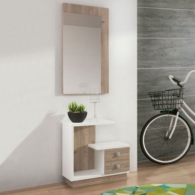 Móvel de entrada branco e madeira clara com espelho retangular, gavetas e planta, junto a bicicleta dentro de casa