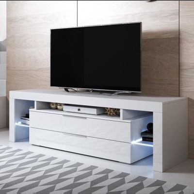 Móvel de televisão branco brilhante com TV de ecrã plano e iluminação LED