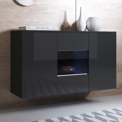 Aparador suspenso cinza escuro com vitrina e decoração sobre ele