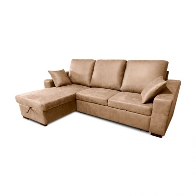 Sofá de canto bege em tecido camurça com almofadas e apoios largos
