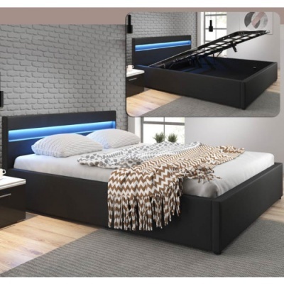 Cama de pele sintética preta com iluminação LED azul na cabeceira e manta ziguezague castanha