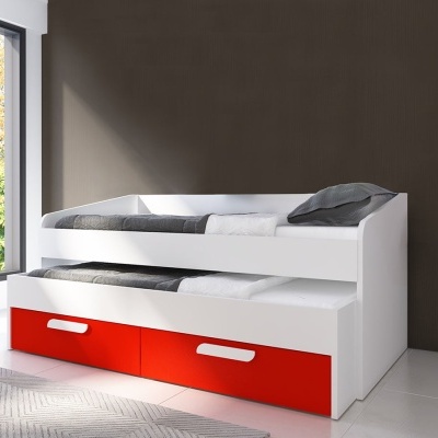 Cama dupla branca com gavetas vermelhas e roupa de cama cinza e branca