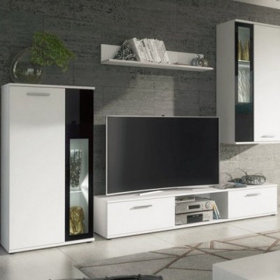 Móvel de sala branco com televisão e prateleiras em parede cinza