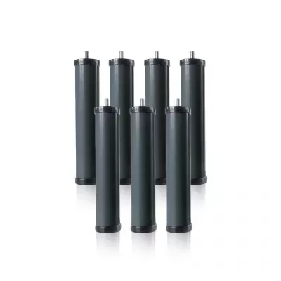 Sete pés cilíndricos de móvel cinzentos com extremidades pretas e parafusos, sobre fundo branco