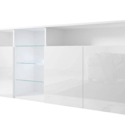 Móvel branco brilhante com portas e prateleiras de vidro