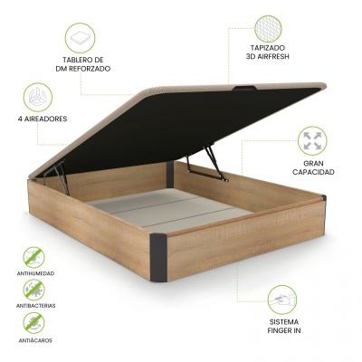 Cama-baú de madeira clara com tampo estofado 3D Airfresh aberta mostrando interior e funções descritas em etiquetas.