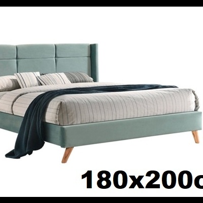 Cama de casal estofada azul claro com cabeceira acolchoada
