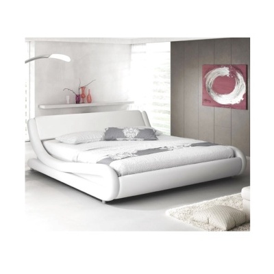 Cama moderna branca estofada com roupa de cama branca e cinzenta em ambiente de quarto contemporâneo