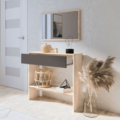 Consola de madeira com gaveta cinza, espelho, cesta de vime e vaso com plantas secas
