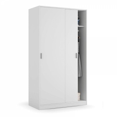 Roupeiro branco com portas de correr e roupas penduradas no interior