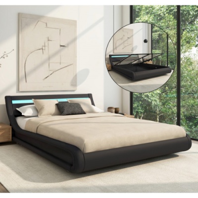 Cama de casal preta com colchão bege e cabeceira com faixa azul clara em quarto minimalista.