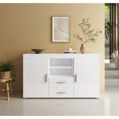 Aparador branco com portas e gavetas, decoração com vaso e quadro numa sala clara