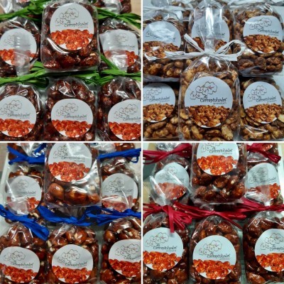 Produtos de frutos secos caramelizados embalados com fitas coloridas e etiquetas CampoBaboré