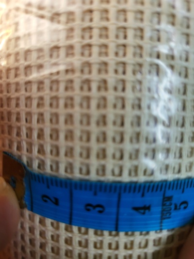 Tela meio ponto castanha largura 94 cm