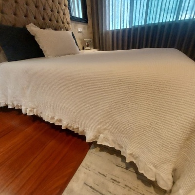 Colcha com Folhos em Favo 100% Algodão cor Branco - Ref.7858A