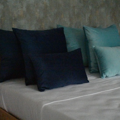 Almofada de veludo cor Azul Marinho - 100% Poliester