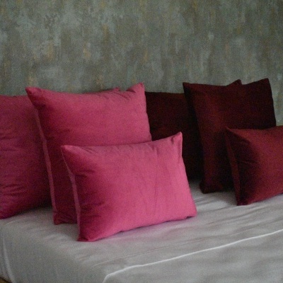 Almofada de veludo cor Bordeaux - 100% Poliester