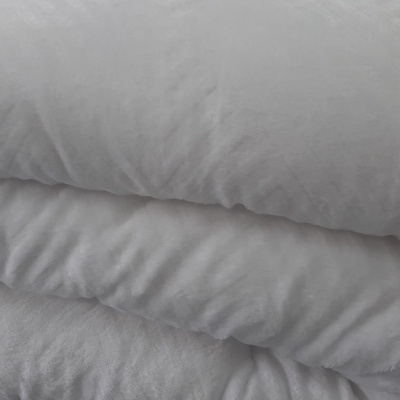 Colchão ou edredão branco empilhado