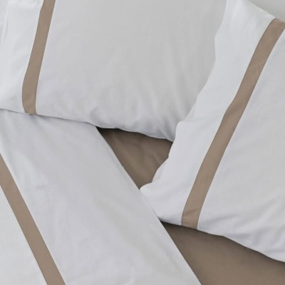 Jogo de Lençois 100% Algodão Percale 200Fios cor Branco com aplicação Bege - Ref.PT Enzo