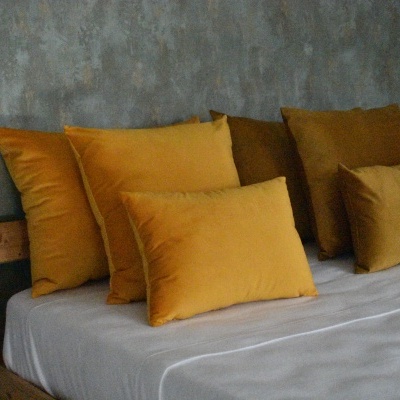 Almofada de veludo cor Amarelo - 100% Poliester