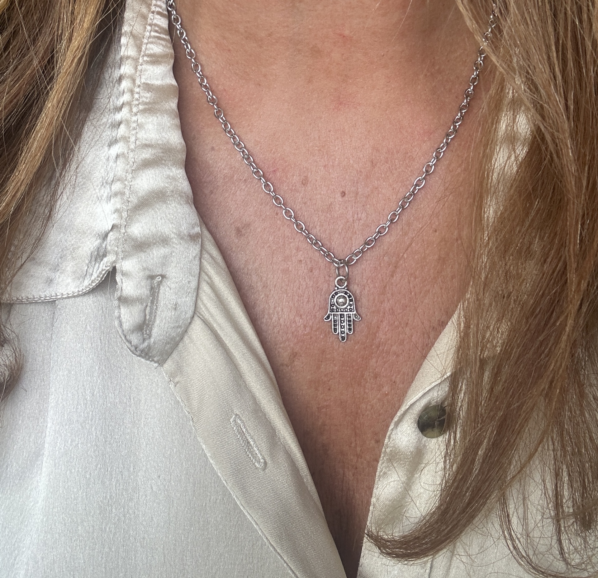 Fio Aço Mão de Fátima Prateado | Único Escudo de Proteção Urgente | Útil Contra o Mau-Olhado e Ultra Durável! Fio Aço Mão de Fátima Prateado | Único Escudo de Proteção Urgente | Útil Contra o Mau-Olhado e Ultra Durável!