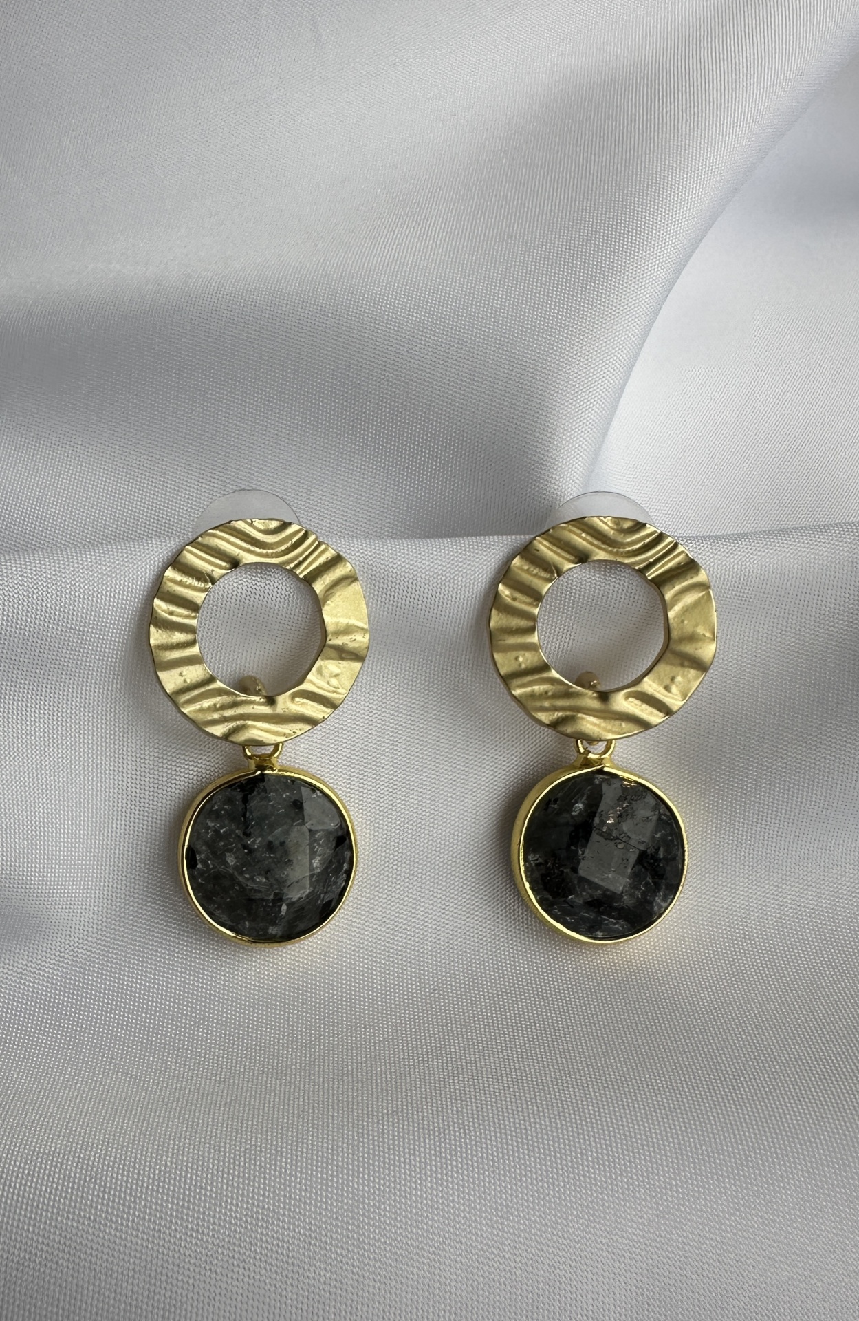 Brincos para Mulheres Dourados – Luxo e Estilo em Cada Detalhe! Brincos para Mulheres Dourados – Luxo e Estilo em Cada Detalhe!