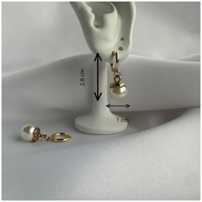 Argola em aço com pérola.