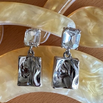 Brincos com solitário