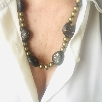 ✨ Colar Preto Dourado – Sofisticação e Exclusividade ✨