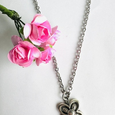 Lindo Fio em Aço com Flor.