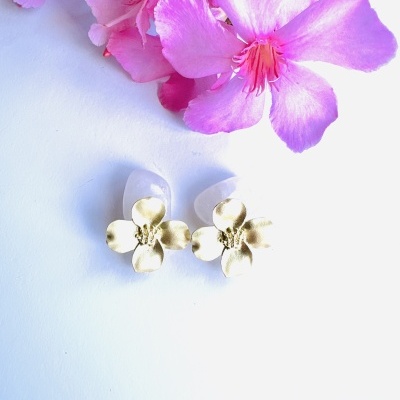 Brincos Flor Dourada "Radiância Eterna": O Seu Brilho, A Sua História