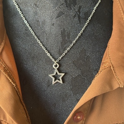 Lindo fio com estrela.