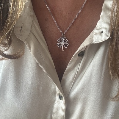 Colar em Aço com Trevo