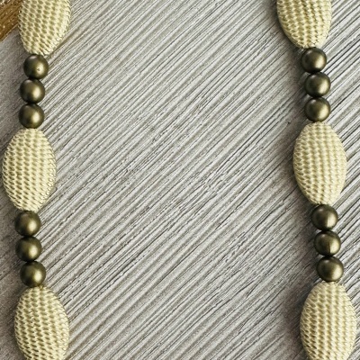 Colar Trama Dourada para Mulheres – Elegância e Estilo Artesanal! ✨🌾