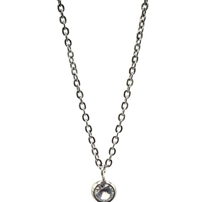 Colar prateado com pendente redondo e cristal