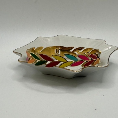 Pulseira em Aço Esmaltada com Folhas Coloridas e Fecho Click Pulseira em Aço Esmaltada com Folhas Coloridas e Fecho Click